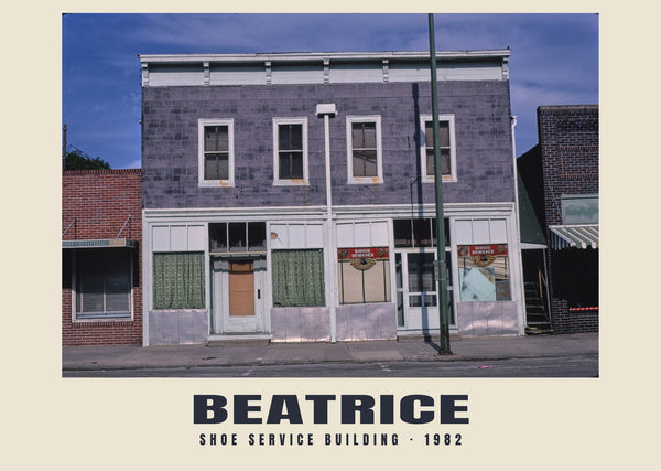 Edificio de reparación de calzado, Beatrice, Nebraska — 1982 · Lámina de fotografía histórica
