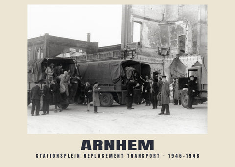 Vervangend vervoer op het Stationsplein, Arnhem — 1945–1946 · Historische fotoprint