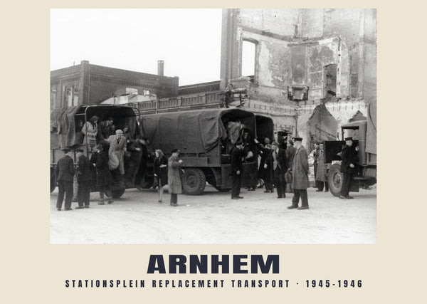 Trasporti sostitutivi su Stationsplein, Arnhem — 1945–1946 · Stampa fotografica storica