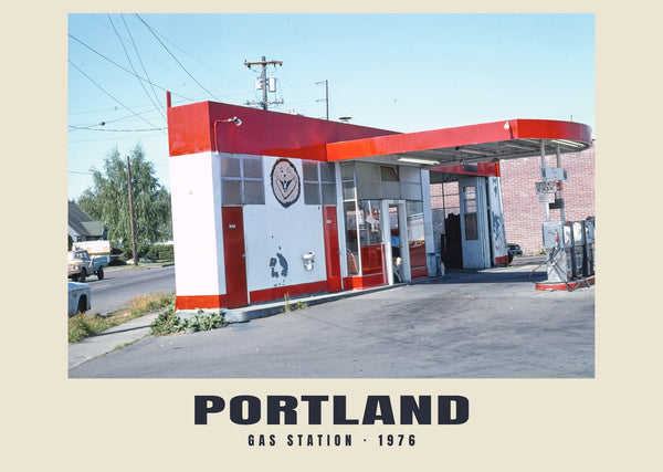 Gasolinera, Portland — 1976 · Lámina de fotografía histórica