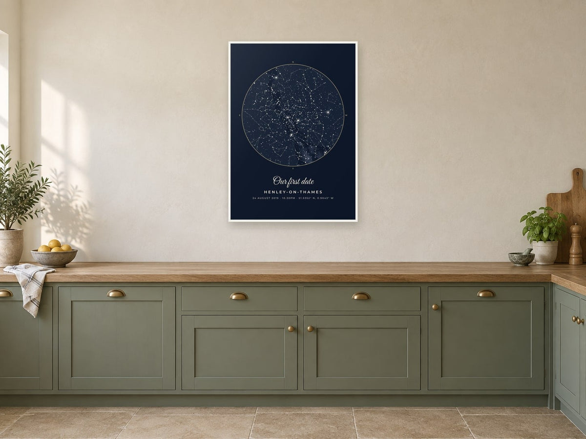 Carte du ciel au-dessus de Henley-on-Thames dans le design Minuit, sous cadre blanc, dans une cuisine